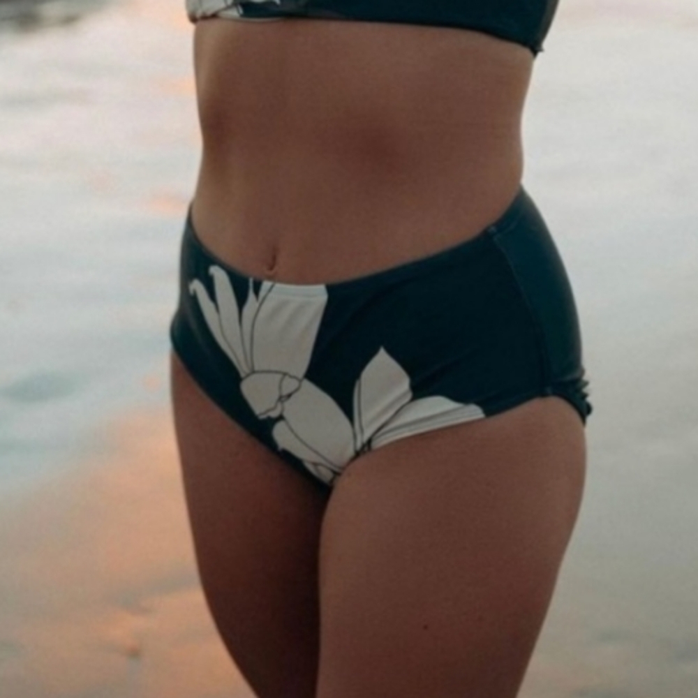 Brand NEW Albion Midi Bottoms XS